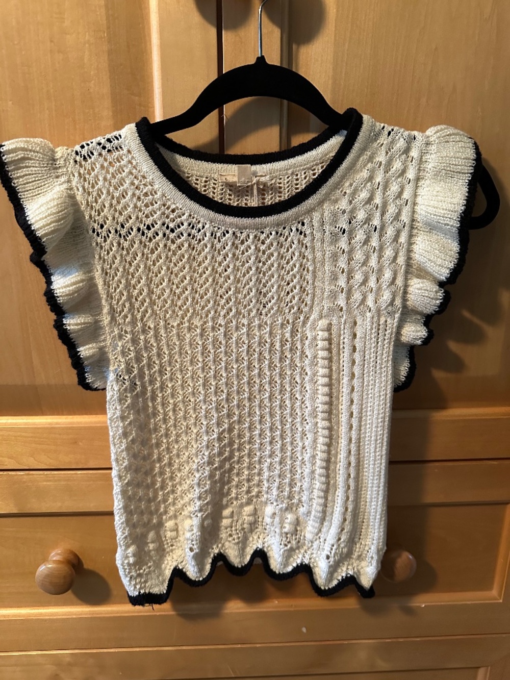 NWT Hem & Thread Women's Knit Ruffle Sleeve Top size M
